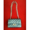 Sac Chanel 2.55 en cuir vernis gris-bleu