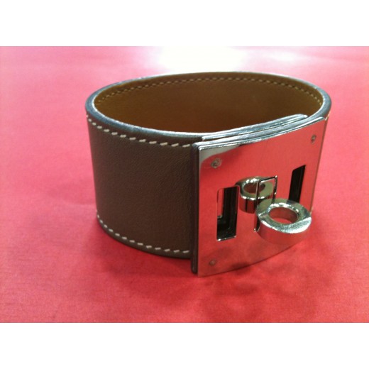 Bracelet Hermès Kelly Dog tour en cuir taupe