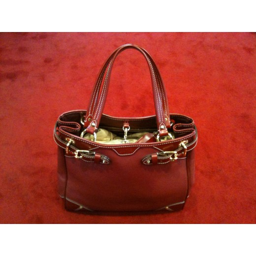 Sac Louis Vuitton Le Majestueux en cuir rouge