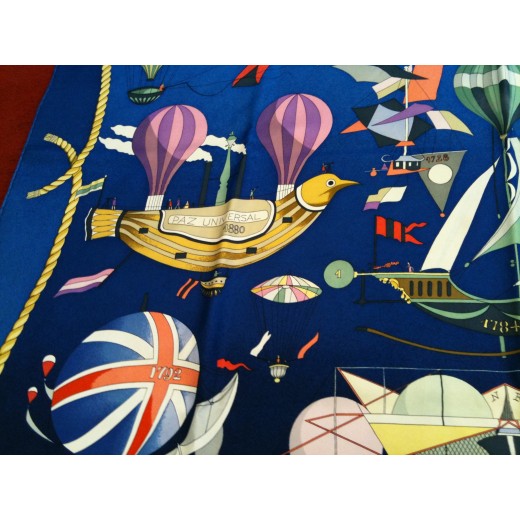 Foulard Hermès Vintage 'Les Folies Du Ciel II' En Soie - Gris, Noir, Beige, Très Bon état
