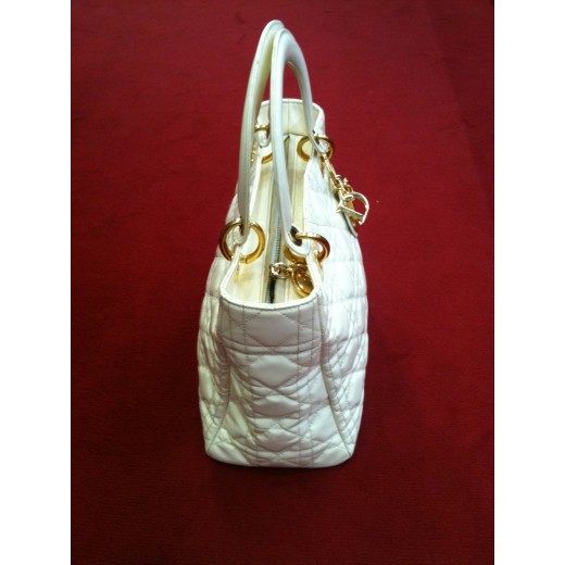 Sac Dior Lady Dior en cuir vernis ivoire 