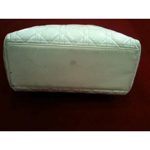 Sac Dior Lady Dior en cuir vernis ivoire 