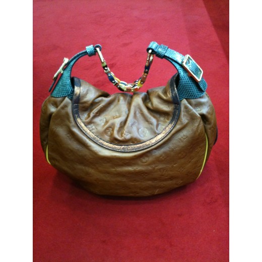 Sac Louis Vuitton Kalahari en cuir camel