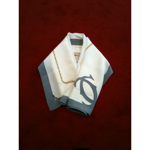 Foulard Must de Cartier  en soie