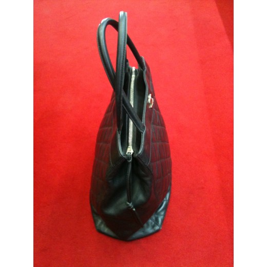 Sac Chanel en cuir matelassé noir
