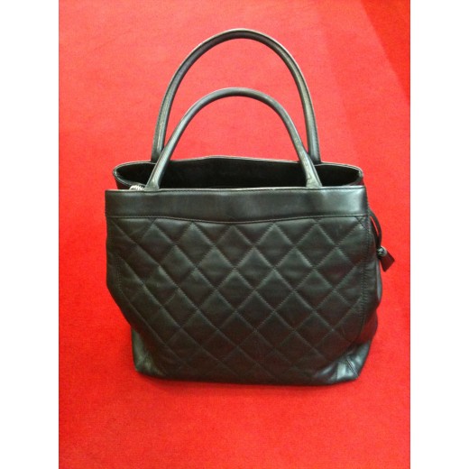 Sac Chanel en cuir matelassé noir