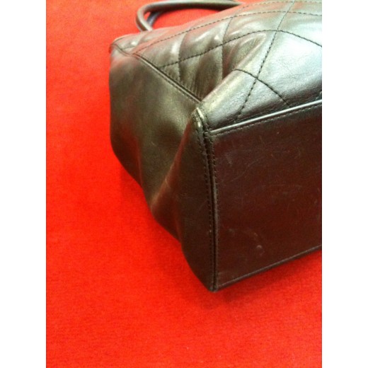 Sac Chanel en cuir matelassé noir