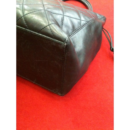 Sac Chanel en cuir matelassé noir