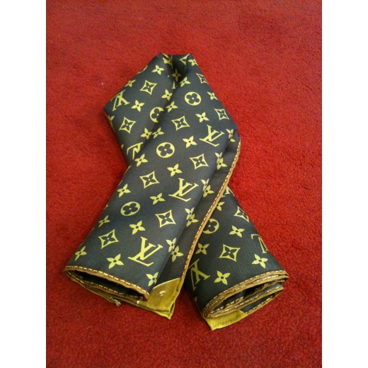Foulard Louis Vuitton Monogram en soie