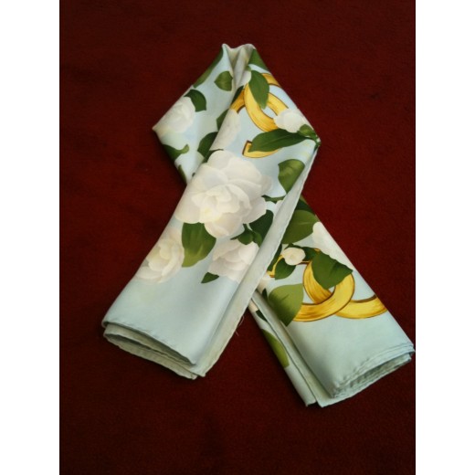 Foulard Chanel Camélias blanc en soie