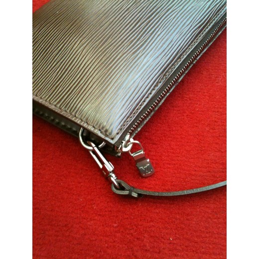 Pochette Louis Vuitton Accessoires en cuir épi chocolat