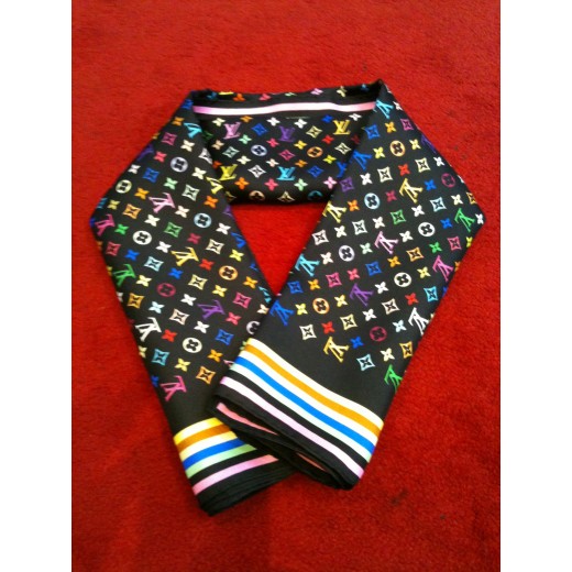 Foulard Louis Vuitton Monogram multicolore en soie.