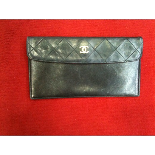 Pochette Chanel en agneau noir