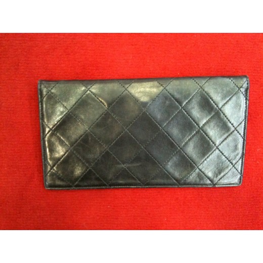 Pochette Chanel en agneau noir
