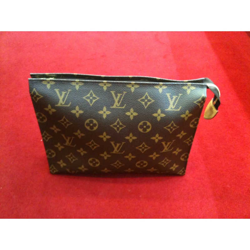 Poche toilette 26 Louis Vuitton en toile monogram