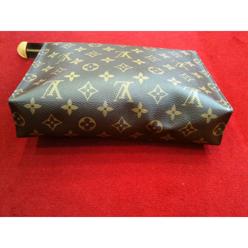 LOUIS VUITTON - Trousse de toilette GM en toile monogram…