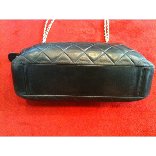 Sac Chanel en cuir matelassé noir