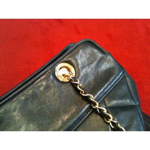 Sac Chanel en cuir matelassé noir