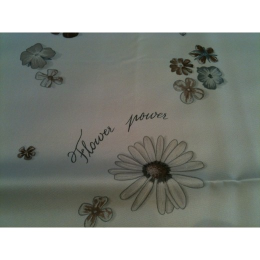 Carré Hermès Flower Power en soie