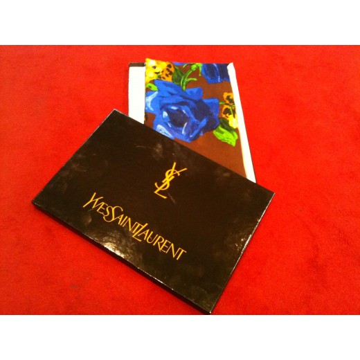 Etole Yves Saint Laurent en laine et soie