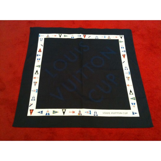 Foulard Louis Vuitton petit format en coton.