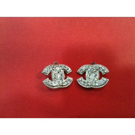 Boucles d'oreilles Chanel CC en métal serties de strass