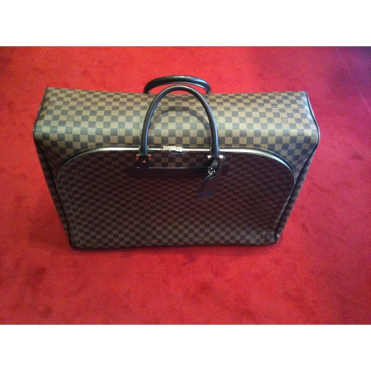 Sold at Auction: LOUIS VUITTON VALISE Nolita en toile Damier et