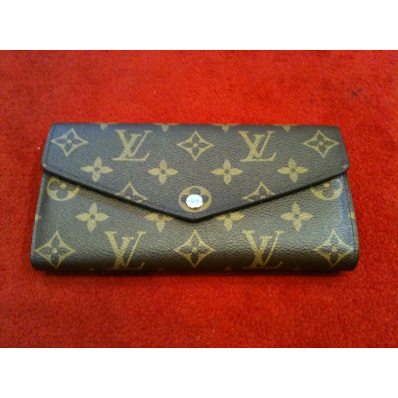 Lot - LOUIS VUITTON PORTEFEUILLE Sarah en Monogram empreinte