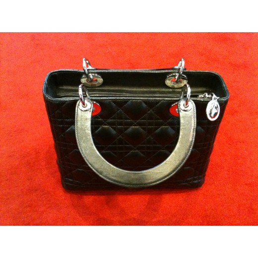 Sac Dior Lady Dior en cuir noir