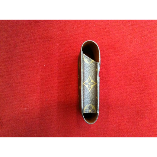 Etui à cigarettes Louis Vuitton en toile monogram.