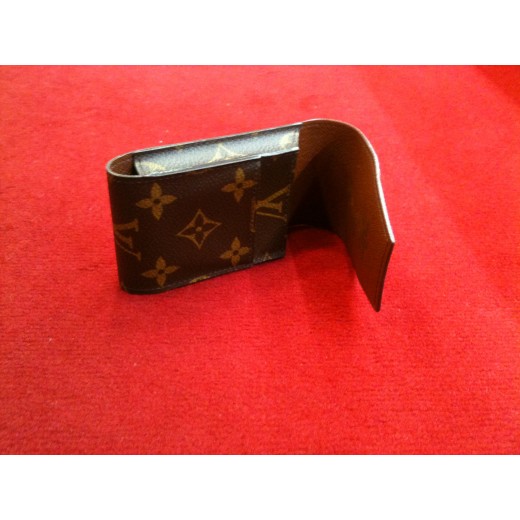 Etui à cigarettes Louis Vuitton en toile monogram.