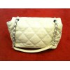 Sac Chanel en cuir matelassé beige