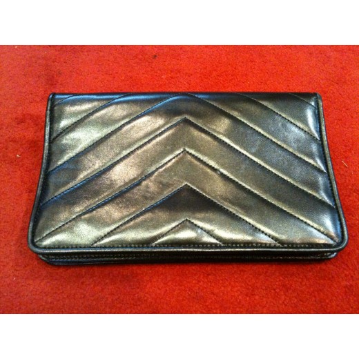 Pochette Yves Saint Laurent en cuir noir