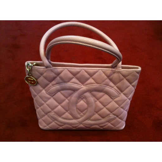 Sac Chanel en cuir matelassé rose