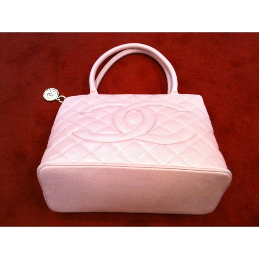 Sac Chanel en cuir matelassé rose