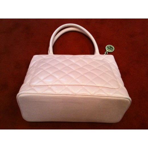 Sac Chanel en cuir matelassé rose