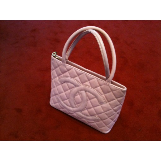 Sac Chanel en cuir matelassé rose