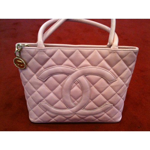 Sac Chanel en cuir matelassé rose
