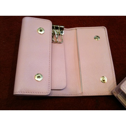 Porte-clés Chanel en cuir rose
