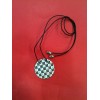 Pendentif Bernardaud Gong en porcelaine sur cordon