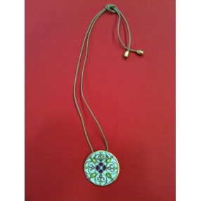 Pendentif Bernardaud Gong en porcelaine sur cordon