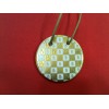 Pendentif Bernardaud Gong en porcelaine sur cordon