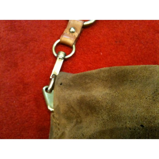 Pochette Louis Vuitton Onatha en daim monogram cacao