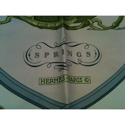 Carré Hermès Springs en soie