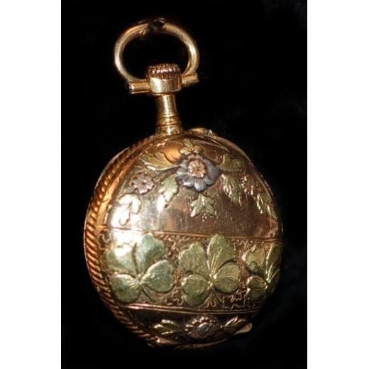 Montre de dame decor de fleurs
