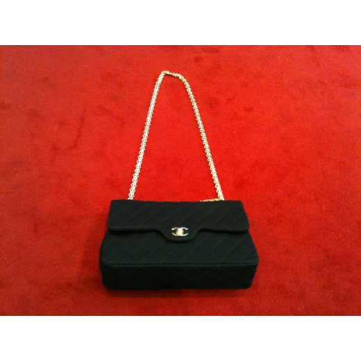 Sac Chanel Classique à rabat en tissu matelassé noir