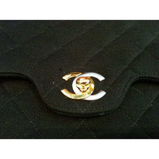 Sac Chanel Classique à rabat en tissu matelassé noir