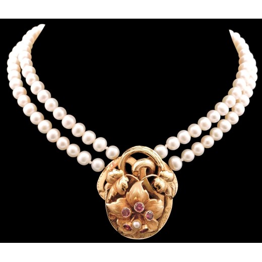 Collier double rangs de perles et pendentif