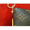 Pochette Louis Vuitton Milla MM en toile monogram