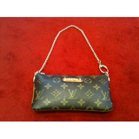 Pochette Louis Vuitton Milla MM en toile monogram